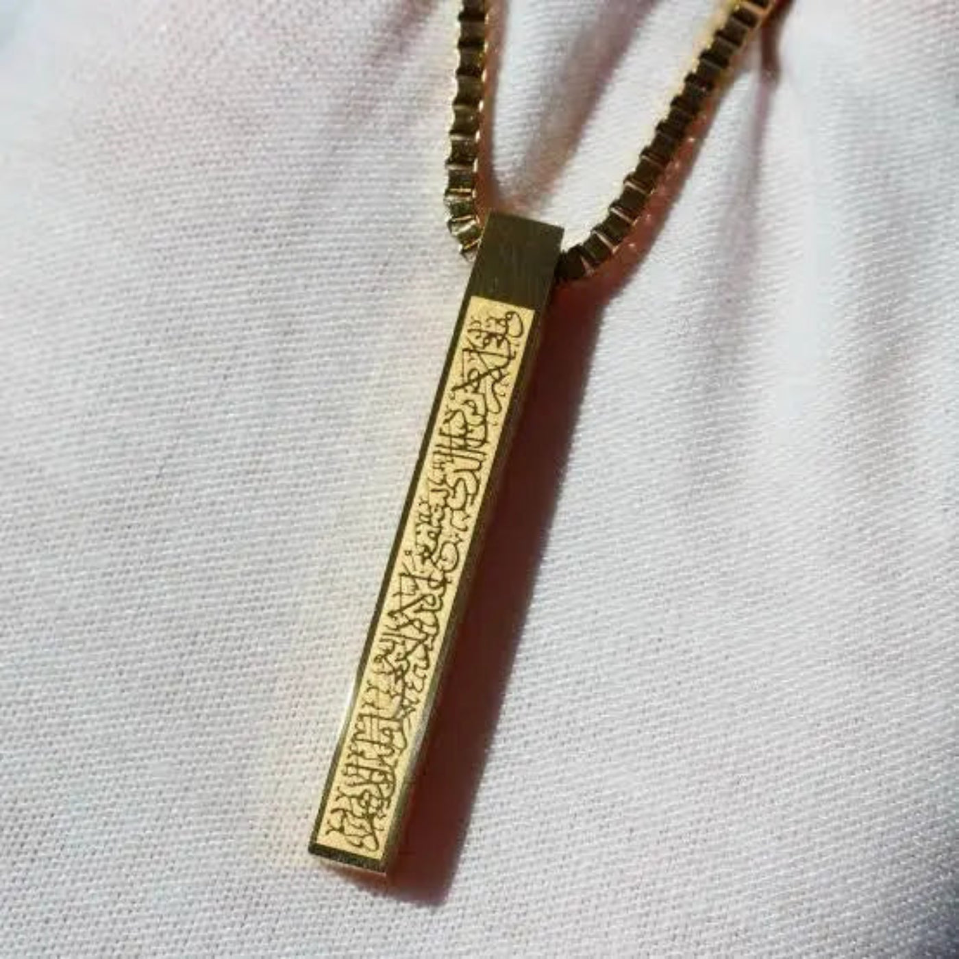 Ayatul Kursi bar locket with Arabic engraving on a sleek metal pendant, unisex Islamic necklace for protection and style.